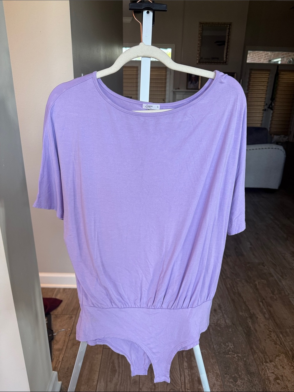 Linmon Lavender Short-Sleeve Women's Bodysuit - Relaxed Scoop Neck